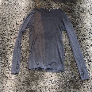 Lululemon gray top